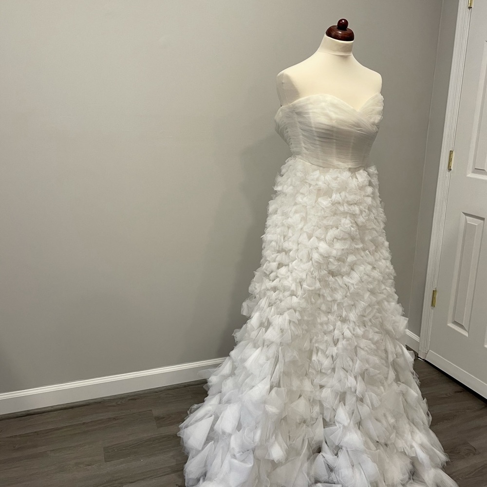 Monique lhuillier wedding dresses - Picture 4 of 4